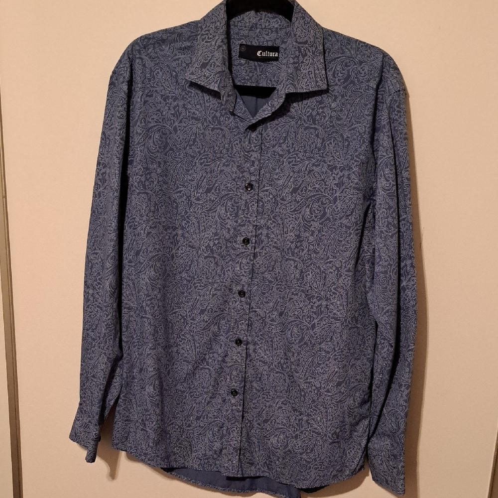 Cultura Blue Paisley Patterned Men's Shirt.  Size Large.